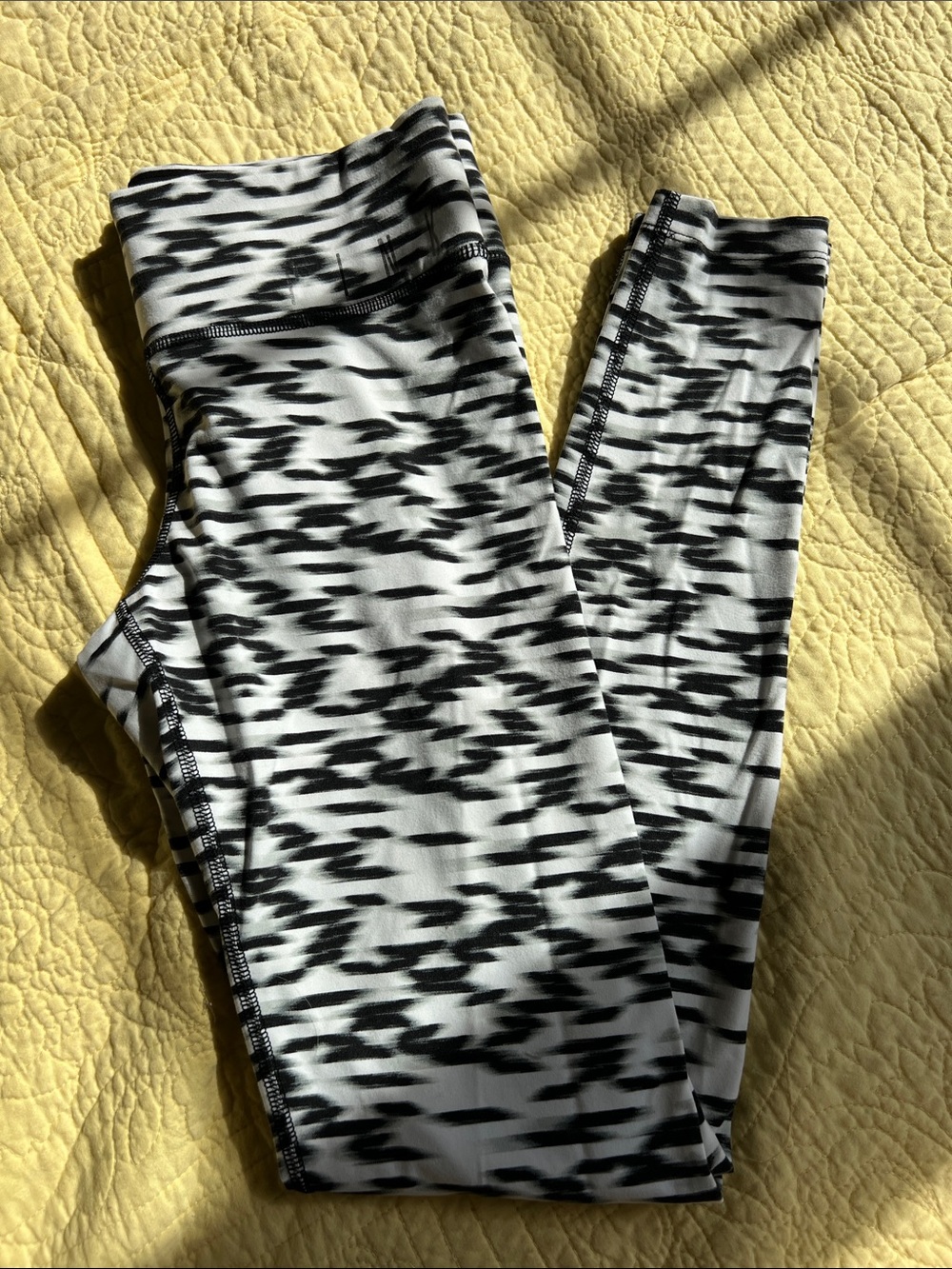 VS Pink Yoga Pant Leggings Graphic Print